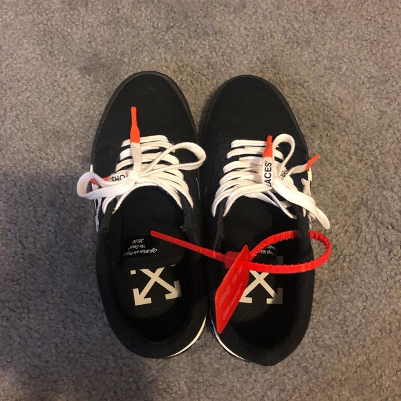 Off-White Vulcanized Sneaker - Picture 5 of 10